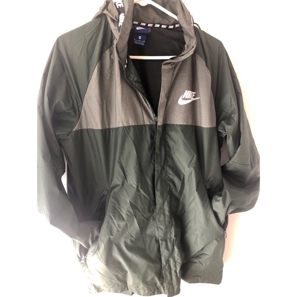 Nike Jackets & Blazers - LIKE NEW Nike Windbreaker